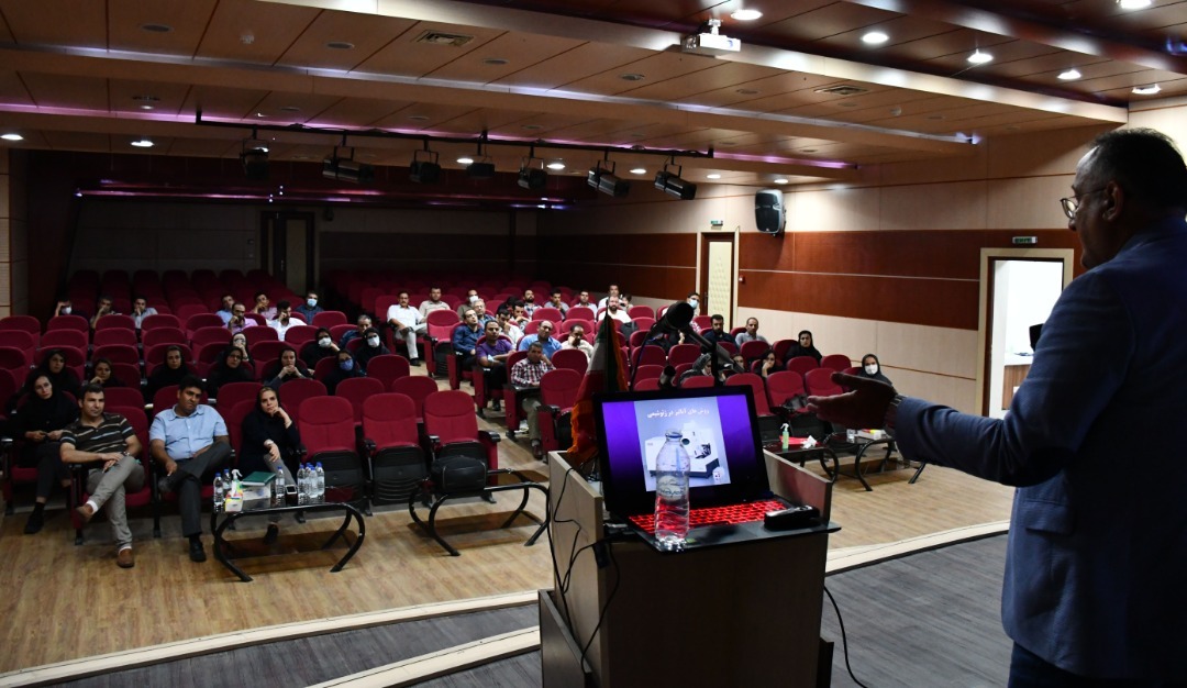 برگزاری کارگاه آموزشی روش‌های نوین تهیه نقشه‌های ژئوشیمی و اقتصادی در کردستان