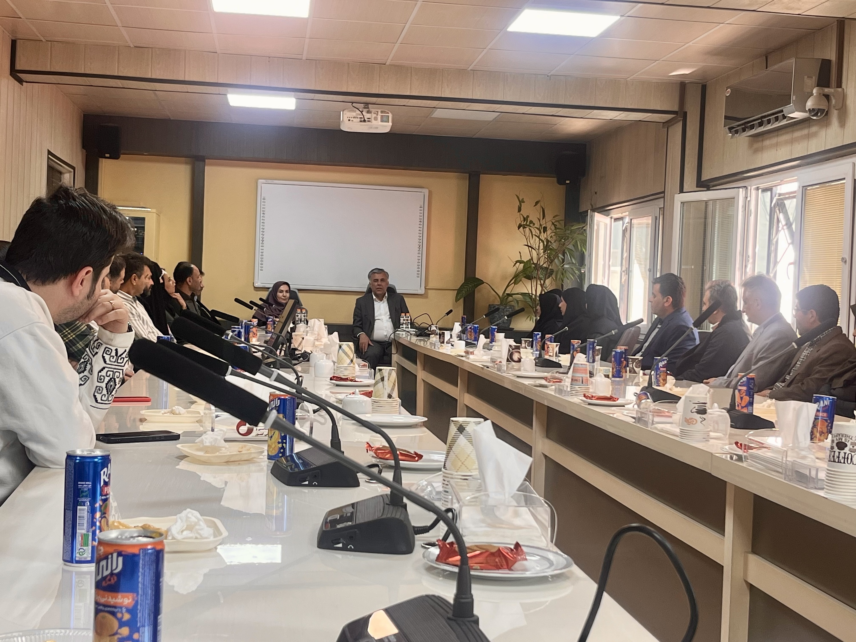 دیدار نوروزی رئیس محترم سازمان زمین‌شناسی و اکتشافات معدنی کشور و ریاست محترم پژوهشکده با اعضای هیات علمی، مدیران و جمعی از کارکنان ستادی پژوهشکده علوم زمین