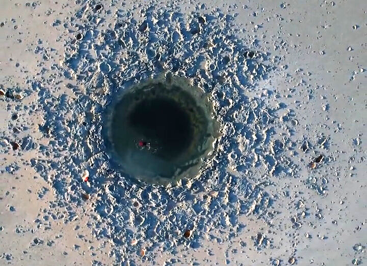 ظهور گودال عظیم در بستر خشک‌شده دریاچه ارومیه؛ بررسی منشأ و پیامدهای احتمالی