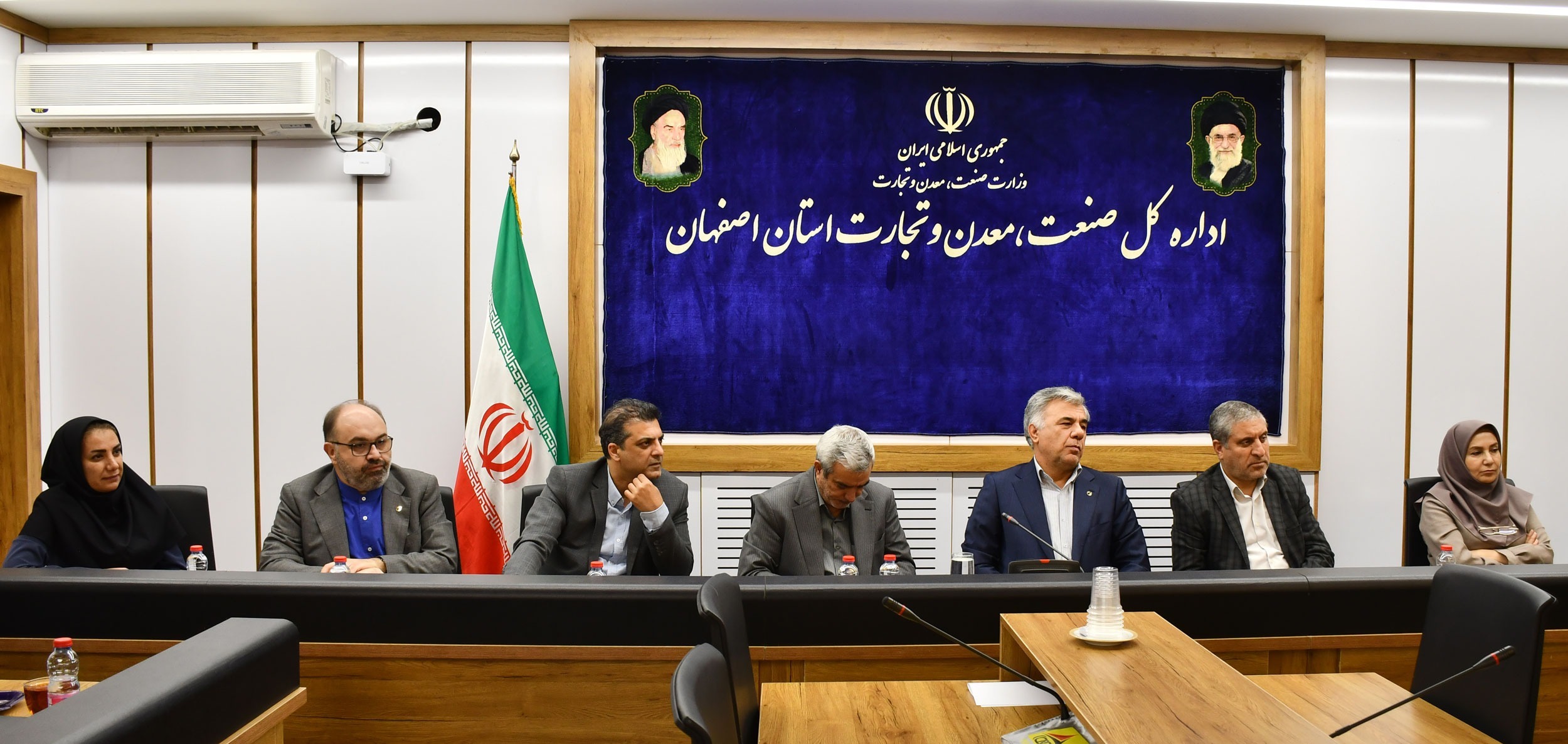 معاون وزیر صمت و رئیس سازمان زمین‌شناسی و اکتشافات معدنی کشور: ۶۰ درصد زمین‌های اصفهان مُستعد اکتشافات معدنی است